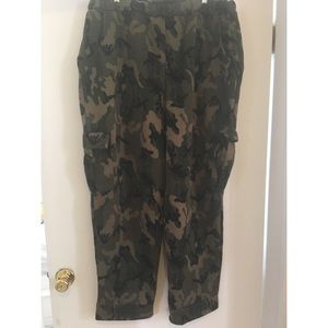 PrettyLittleThing Camo Sweatpants